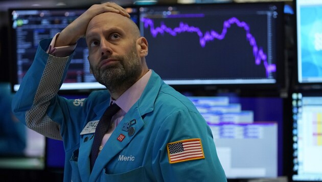 Am Montag setzten die New Yorker Aktienbörse an der Wall Street kurzzeitig den Handel aus. (Bild: AFP)