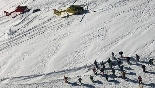 Beim Einsatz waren mehrere Helikopter und 50 Mann und Suchhunde im Einsatz (Symbolbild) (Bild: Bergrettung/Hundestaffel OÖ)