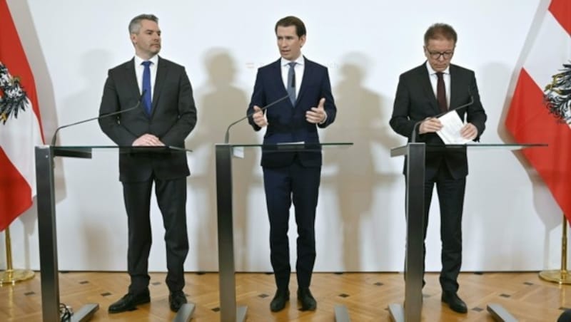 Innenminister Karl Nehammer (ÖVP), Bundeskanzler Sebastian Kurz (ÖVP) und Gesundheitsminister Rudolf Anschober (Grüne) (Bild: APA/Herbert Neubauer)