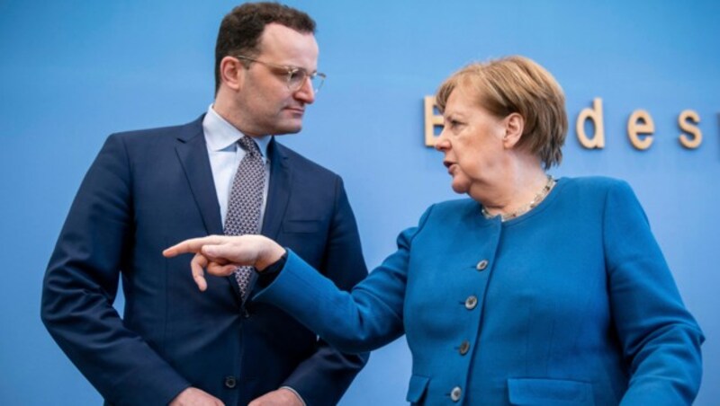 Deutschlands Kanzlerin Angela Merkel und Gesundheitsminister Jens Spahn (Bild: dpa)