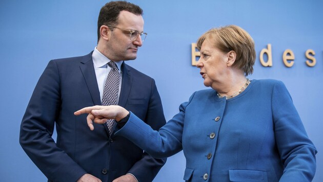 Deutschlands Kanzlerin Angela Merkel und Gesundheitsminister Jens Spahn (Bild: dpa)