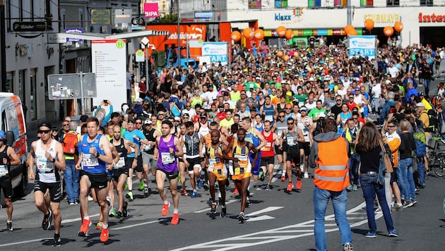 Der Salzburg Marathon zieht auch heuer wieder die Läufermassen an (Bild: ANDREAS TROESTER)