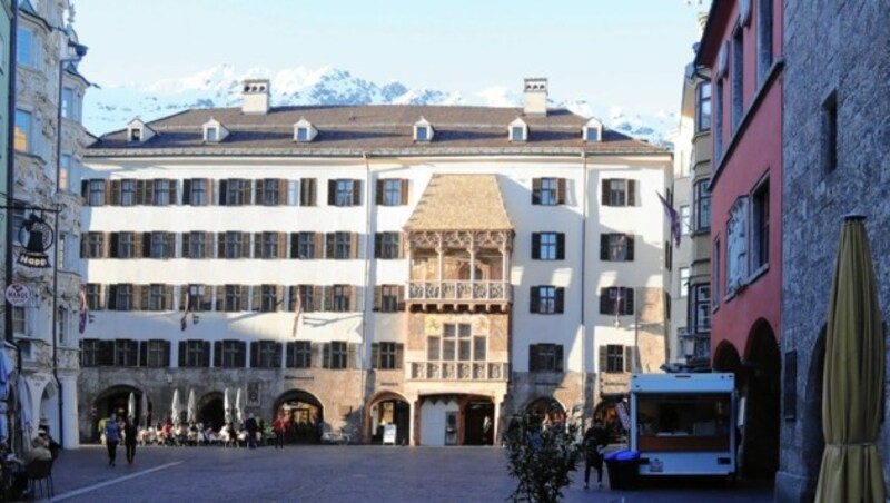 Auch die sonst so belebte Innsbrucker Altstadt leert sich. (Bild: Christof Birbaumer / Kronenzeitung)