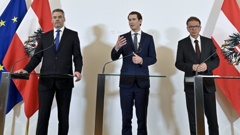 Innenminister Karl Nehammer (ÖVP), Bundeskanzler Sebastian Kurz (ÖVP) und Gesundheitsminister Rudolf Anschober (Grüne) (Bild: APA/HERBERT NEUBAUER)