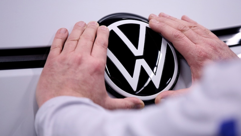 The VW Group is in a veritable crisis. (Bild: APA/AFP/Ronny Hartmann)