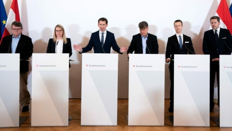 ÖGB-Präsident Wolfgang Katzian, Wirtschaftsministerin Margarete Schramböck, Bundeskanzler Sebastian Kurz, Vizekanzler Werner Kogler, Finanzminister Gernot Blümel und Wirtschaftskammerpräsident Harald Mahrer (Bild: APA/GEORG HOCHMUTH)