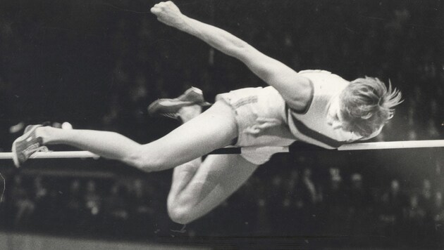 Hallen-EM Wien 1970: Ilona Gusenbauer siegte im Hochsprung mit 1,88 m, was eine neue Hallen-Weltbestleistung bedeutete. Damals gab es ja in der Hallen-Leichtathletik noch keine offiziellen Weltrekorde. (Bild: Kronen Zeitung)