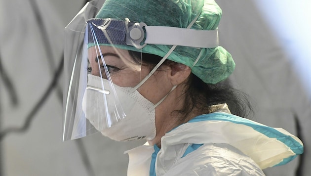 Eine Spitalsangestellte in der Lombardei (Bild: AFP)