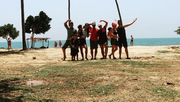 Vom Strand in Thailand soll es für die Reisegruppe jetzt schnell heimwärts gehen. (Bild: Clemens Trenker)