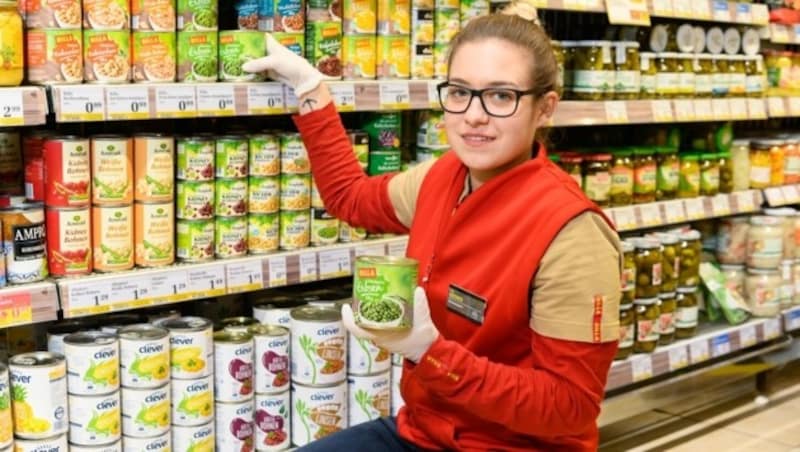 Im Lebensmittelhandel wird Verstärkung gebraucht. (Bild: Robert Harson/REWE Group)