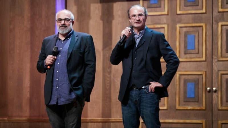 Georg Hoanzl (rechts mit Michael Niavarani) weiß, wie dramatisch die Lage für die Kabarett-Branche ist. (Bild: © Markus Wache)