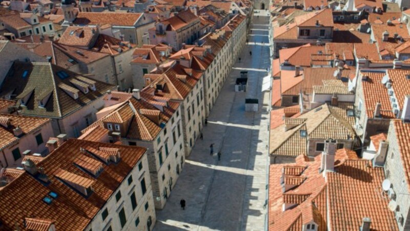 In Coronazeiten glich die Touristenhochburg Dubrovnik in Kroatien einer Geisterstadt. (Bild: AP)