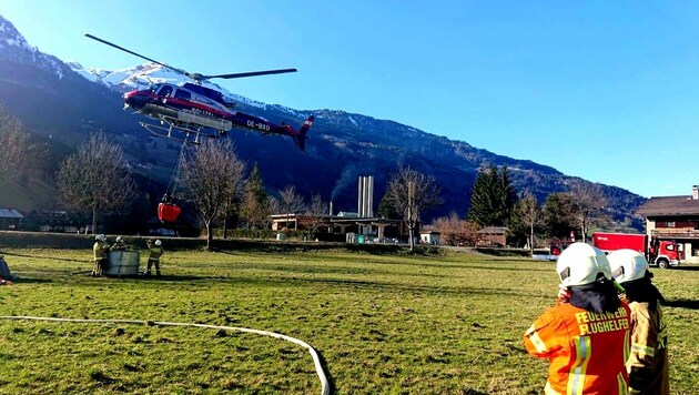 Hubschrauber kamen der Feuerwehr Bad Hofgastein zur Hilfe. (Bild: Freiwillige Feuerwehr Bad Hofgastein)