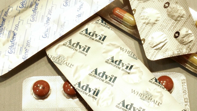 Medikamente, die den Wirkstoff Ibuprofen enthalten. (Bild: AFP/Jack Guez)
