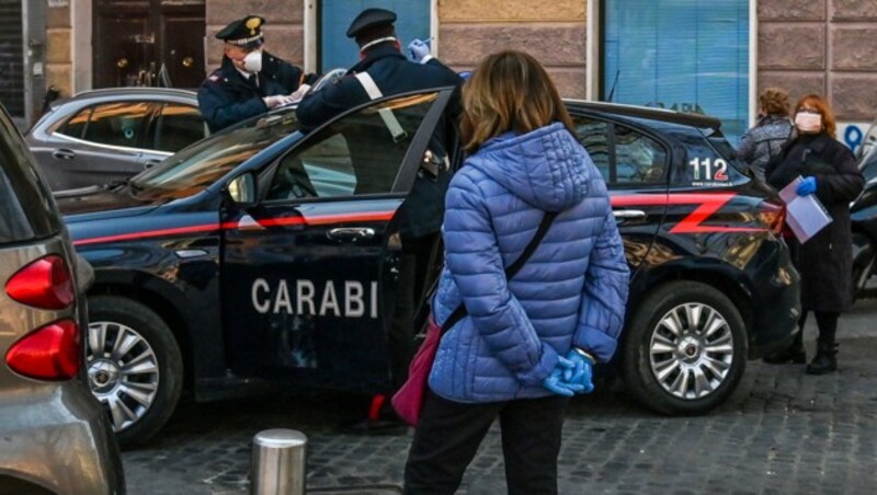 Polizei in Rom kontrolliert streng. (Bild: AFP)