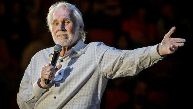 Kenny Rogers auf seiner „Farewell Tour“ im Jahr 2017 (Bild: AFP)