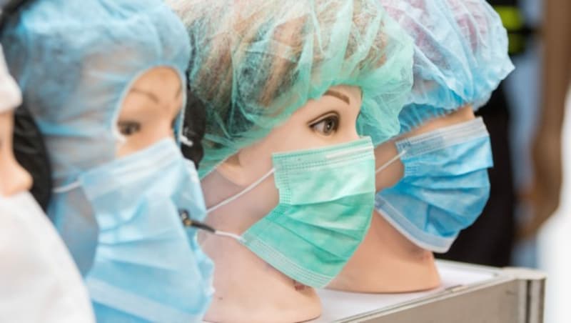 Um die Coronavirus-Pandemie einzudämmen, werden in Österreich Millionen Schutzmasken benötigt, vor allem in den Spitälern. (Bild: ©Aintschie - stock.adobe.com)