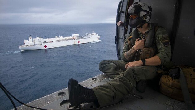 Die Spitalsschiffe der Marines sollen bei der ärztlichen Betreuung von Covid-19-Patienten helfen. (Bild: AFP)