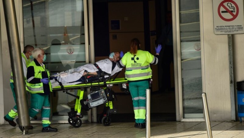 Bilbao: Auch das spanische Gesundheitssystem steht wegen der Corona-Pandemie laut Experten bereits kurz vor dem Kollaps. (Bild: Copyright 2019 The Associated Press. All rights reserved)