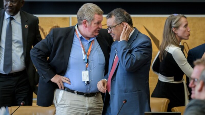 WHO-Direktor Tedros Adhanom Ghebreyesus (r.) und Mike Ryan im Juli 2019 in Genf. (Bild: AFP)