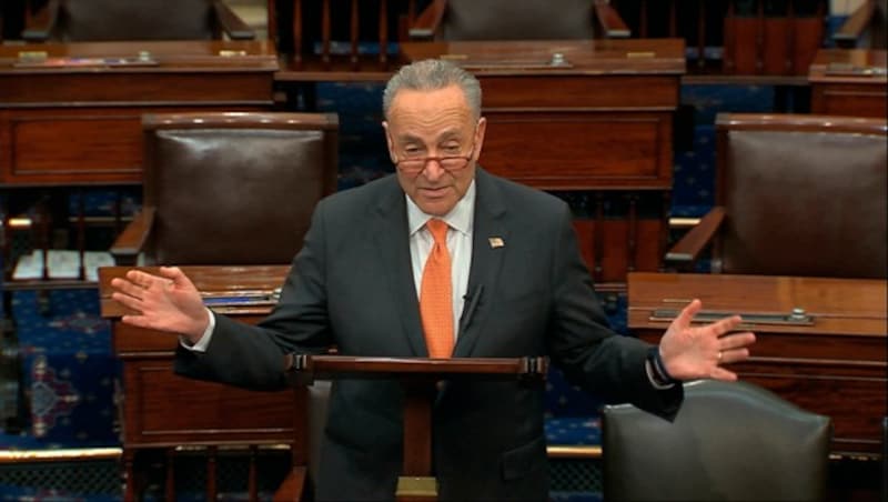 Der demokratische Minderheitsführer im Senat, Chuck Schumer, forderte eine hundertprozentige Lohnfortzahlung für zumindest vier bis sechs Monate. (Bild: AP)