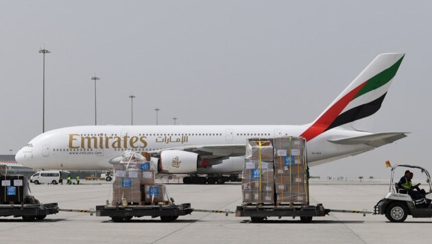 Die größte Fluggesellschaft im Nahen Osten revidiert Streichung aller Flüge wegen Rückholaktionen (Bild: AFP )