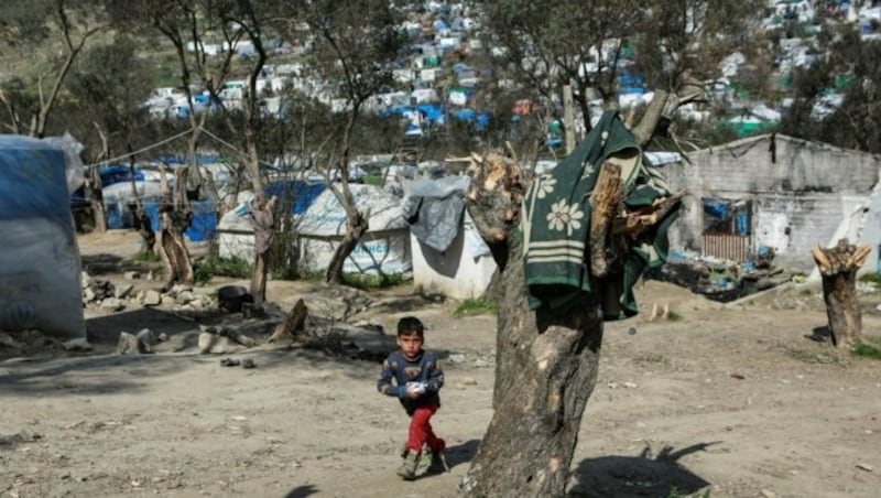 Über 42.000 Menschen befinden sich derzeit in den Flüchtlingslagern auf den griechischen Ägäisinseln. Die Zustände sind katastrophal, das Coronavirus-Ansteckungsrisiko ist hier besonders hoch. (Bild: AFP)