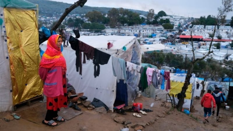 Das überfüllte Flüchtlingslager Moria auf der Ägäisinsel Lesbos (Bild: Associated Press)