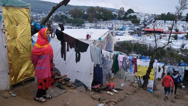 Das überfüllte Flüchtlingslager Moria auf der Ägäisinsel Lesbos (Bild: Associated Press)