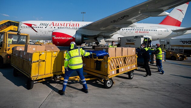 Bis dato sind mehr als 900 Tonnen Hilfsgüter verladen und in die Ukraine bzw. in Nachbarstaaten des vom russischen Angriffskrieg betroffenen Landes transportiert worden. (Bild: APA/Georg Hochmuth)