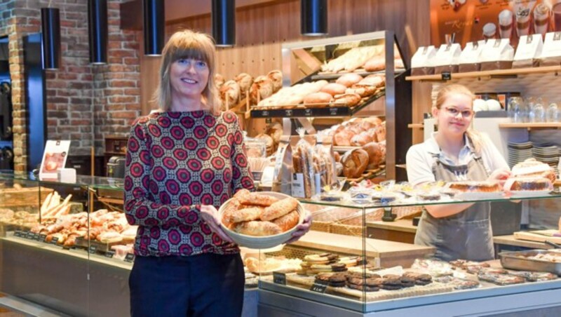 Antje Winkler (li.), Bäckerin in Mauthausen: „Bei uns in den Bäckereien ist die Stimmung schlecht. Kunden versuchen, jeden Schritt zu vermeiden. Dabei ist der Weg zum Bäcker erlaubt!“ (Bild: © Harald Dostal)