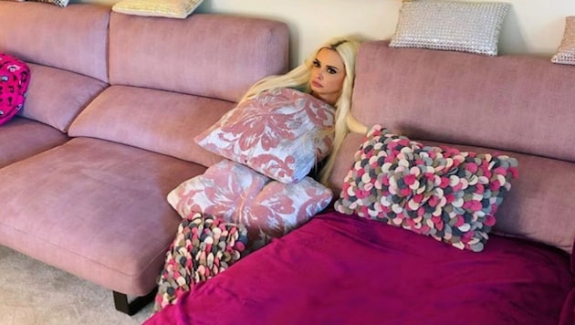 Daniela Katzenberger verschmilzt mittlerweile mit ihrer Couch. (Bild: instagram.com/danielakatzenberger)