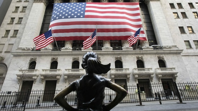 Corona-Angst und Konjunktursorgen lassen auch die US-Börsen einbrechen (Bild: AP)