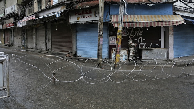 In Indien (Stadt Jammu im Bild) wurde eine „vollständige Ausgangssperre“ verhängt. (Bild: The Associated Press)