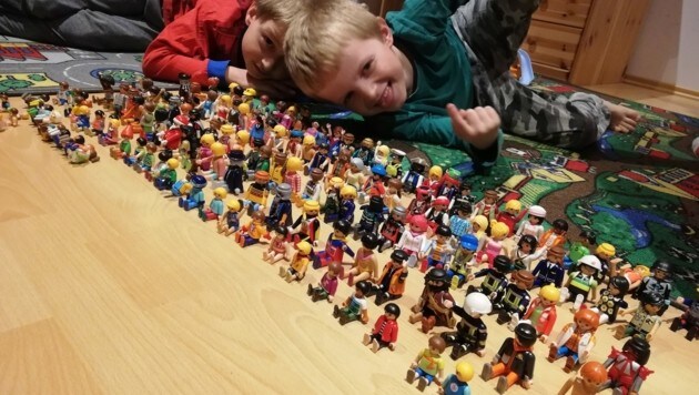 Weil man selbst keine Party feiern sollte, übernehmen das hier die Playmobil-Figuren der Kinder von Leserreporterin Martina S. (Bild: Leserreporterin Martina S.)