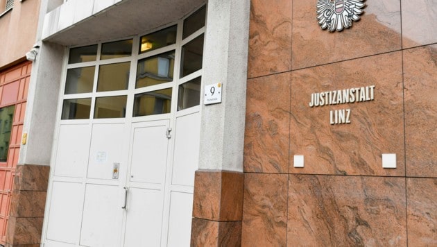 Der Verdächtige befindet sich derzeit in der Justizanstalt Linz. (Bild: Harald Dostal)