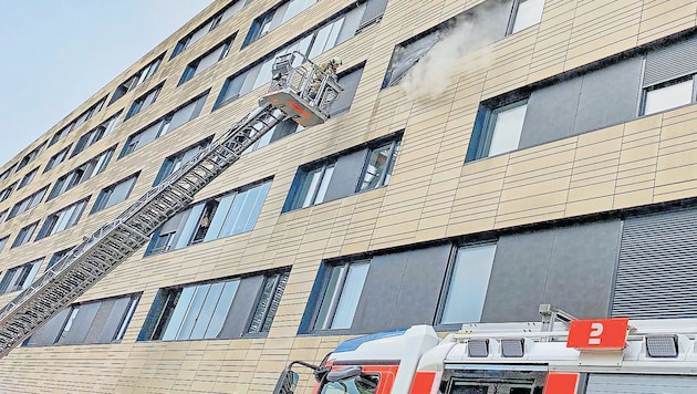 Wohnungsbrand in Linz (Bild: FOTOKERSCHI.AT / KERSCHBAUMMAYR)