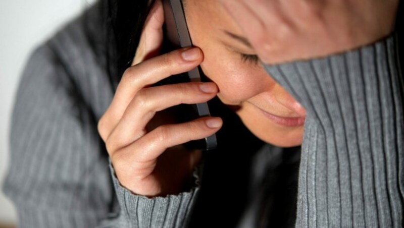 Wenn junge Menschen verzweifelt sind, können sie unter der Telefonnummer 147 kostenfrei Rat suchen (Symbolbild). (Bild: ©Syda Productions - stock.adobe.com)