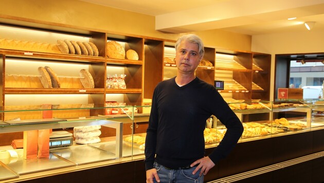 Christopher Taumberger liefert frisches Brot und Semmeln. (Bild: Hronek Eveline)