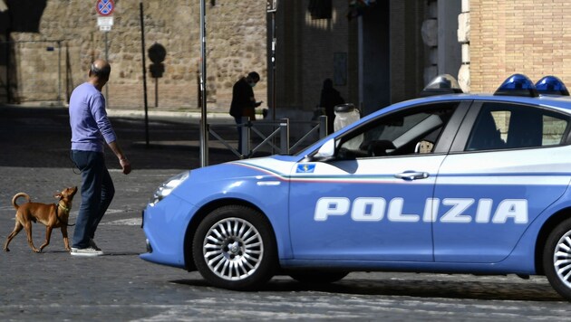 Symbolbild eines italienischen Polizeiautos (Bild: AFP)