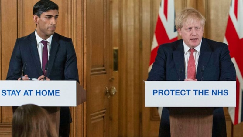 Finanzminister Sunak (li.) und Boris Johnson (Bild: APA/AFP/POOL/JULIAN SIMMONDS)