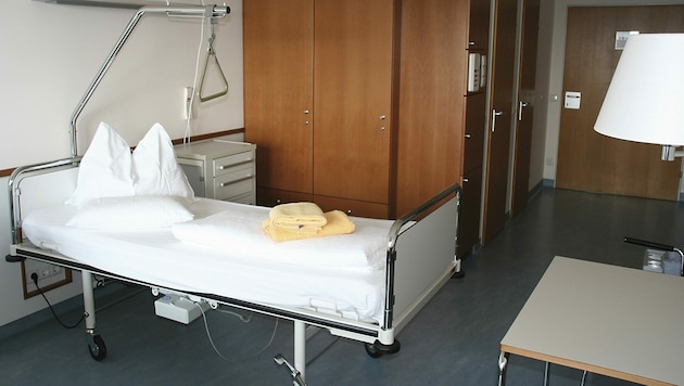 Ein Patienten-Zimmer im Kurzentrum Treibach-Althofen (Bild: APA/Gert Eggenberger)