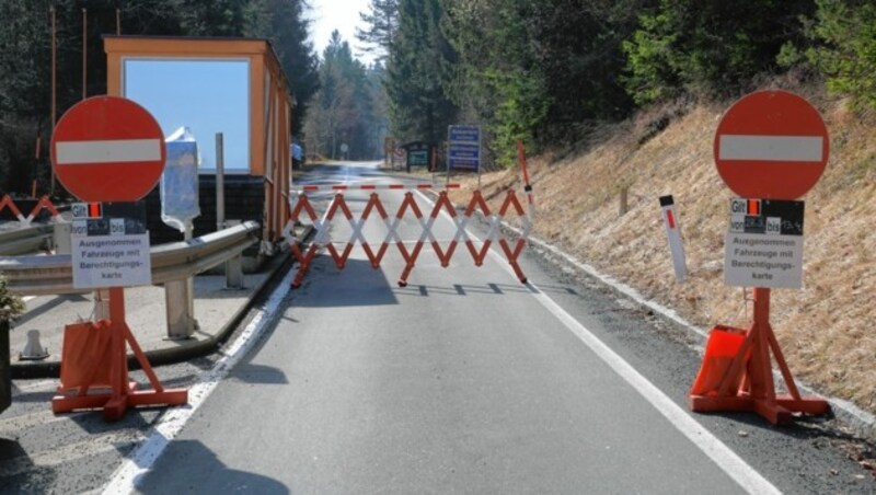 Auch die Straße auf den Dobratsch ist abgeriegelt. (Bild: Evelyn HronekKamerawerk)