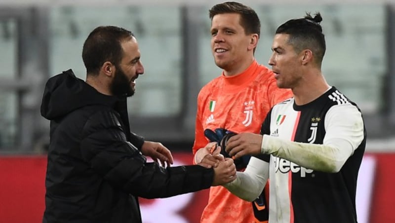 Gonzalo Higuain, Wojciech Szczesny und Cristiano Ronaldo (von li. nach re.) (Bild: APA/AFP/Vincenzo PINTO)