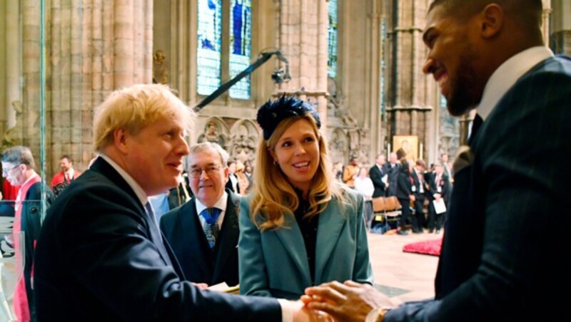 Boris Johnson und seine Verlobte Carrie Symonds (Bild: AP)