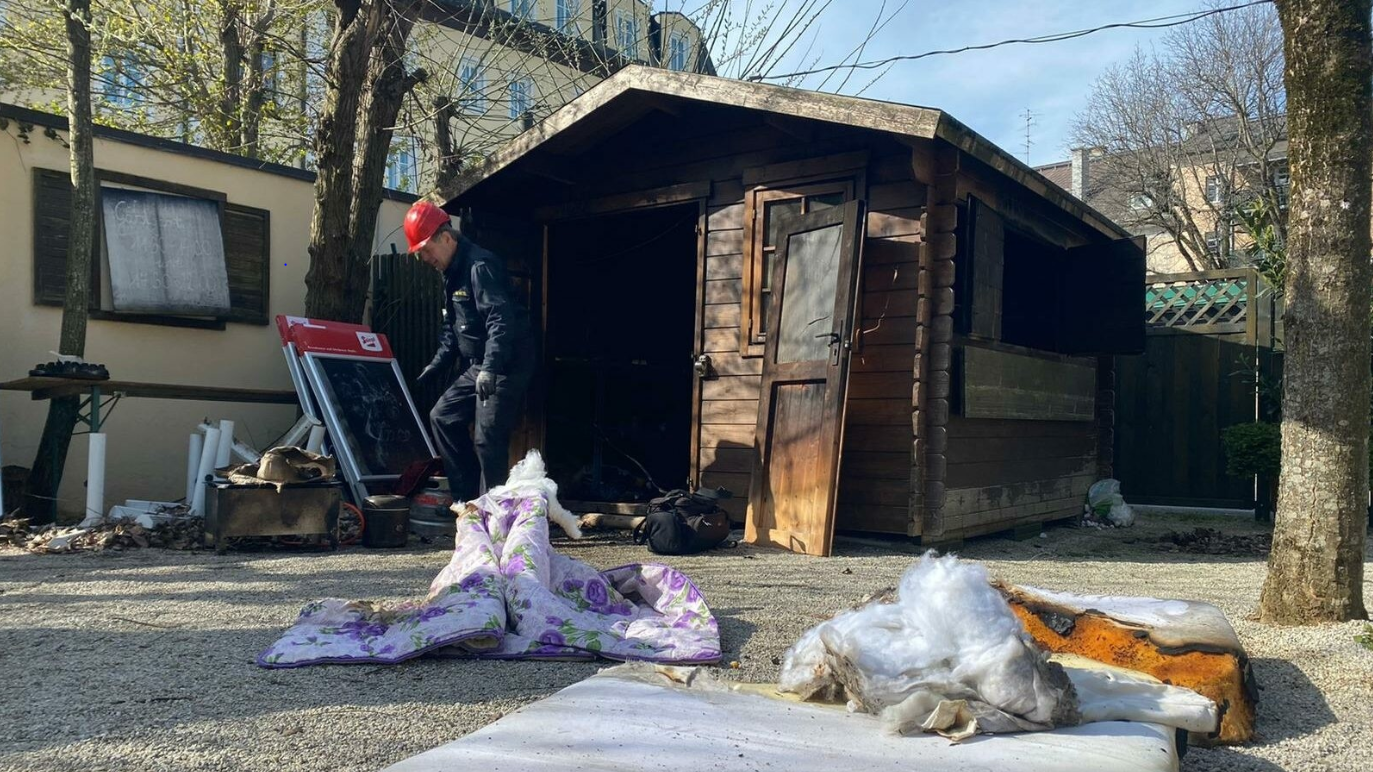 In der Stadt Salzburg kam ein Mann bei einem Hüttenbrand ums Leben. (Bild: Markus Tschepp)