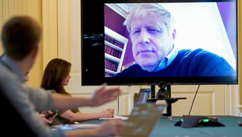 Der britische Premier Boris Johnson in einer Videokonferenz mit Coronavirus-Experten (Bild: AFP)