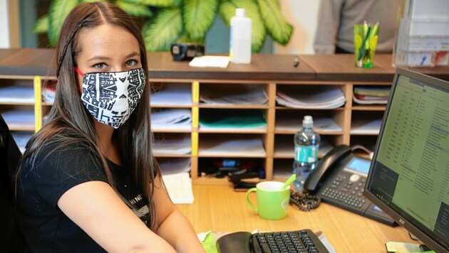 In der WIMO werden schicke, selbst angefertigte Masken mit dem Klagenfurter Stadtplan getragen. (Bild: WIMO Klagenfurt)