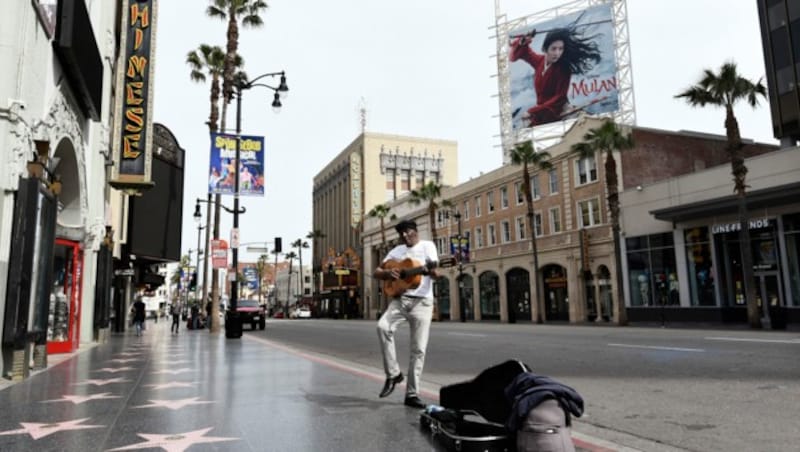 Der Hollywood-Boulevard ist menschenleer. (Bild: AP)