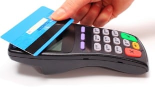 Bargeldloses Bezahlen ist äußerst praktisch. Doch man sollte sich auch der Gefahren bewusst ...